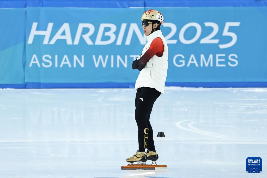 乔治明天接
